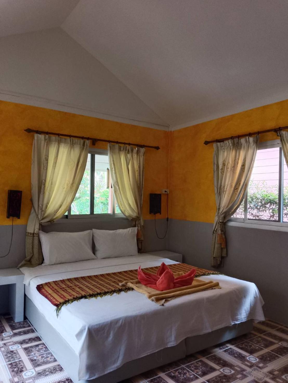 Ban Elephant Blanc Bungalow Kata Plajı Dış mekan fotoğraf